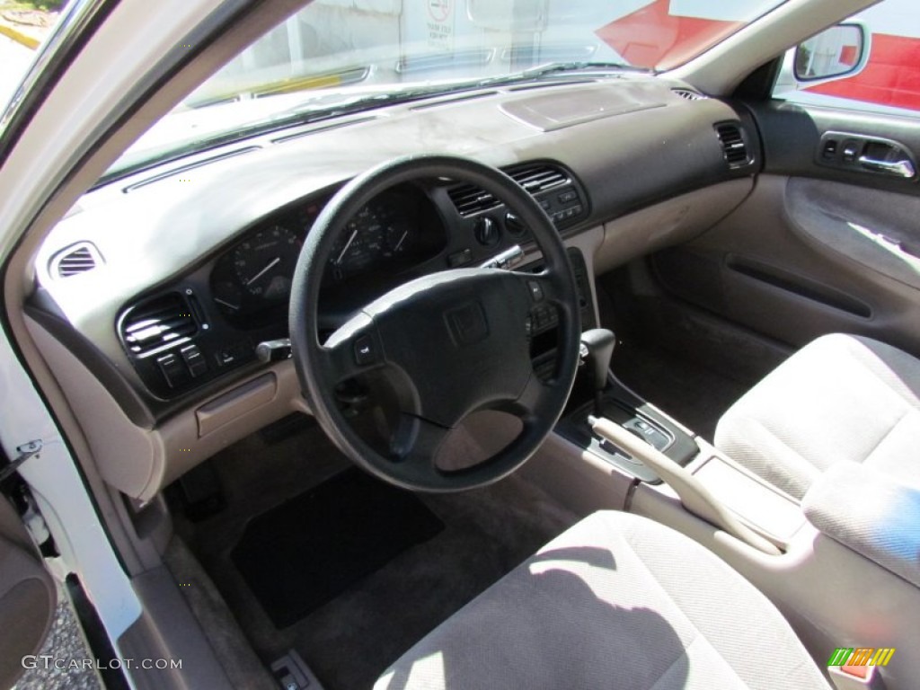 1995 Accord EX Sedan - Frost White / Beige photo #7