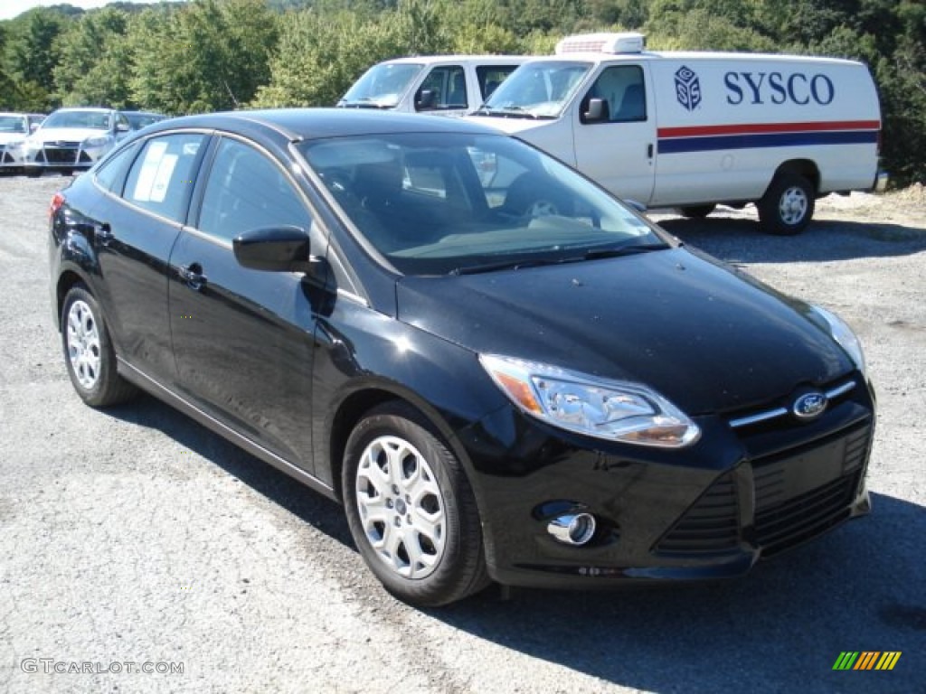 2013 Focus SE Hatchback - Tuxedo Black / Charcoal Black photo #2