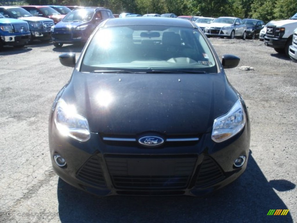 2013 Focus SE Hatchback - Tuxedo Black / Charcoal Black photo #3