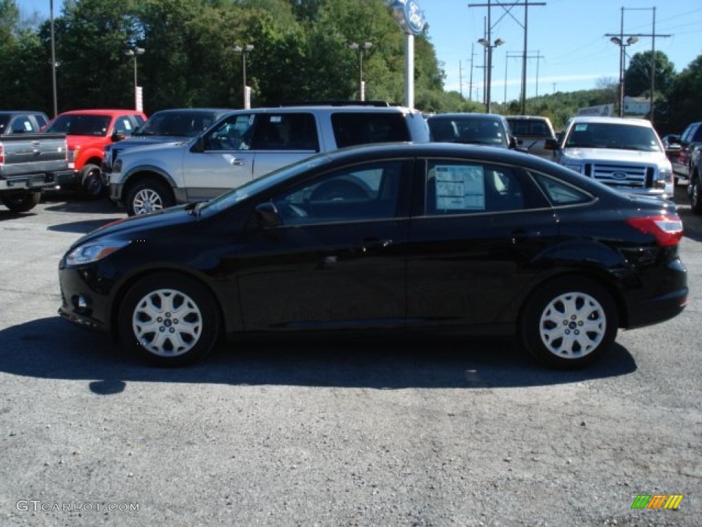 2013 Focus SE Hatchback - Tuxedo Black / Charcoal Black photo #5