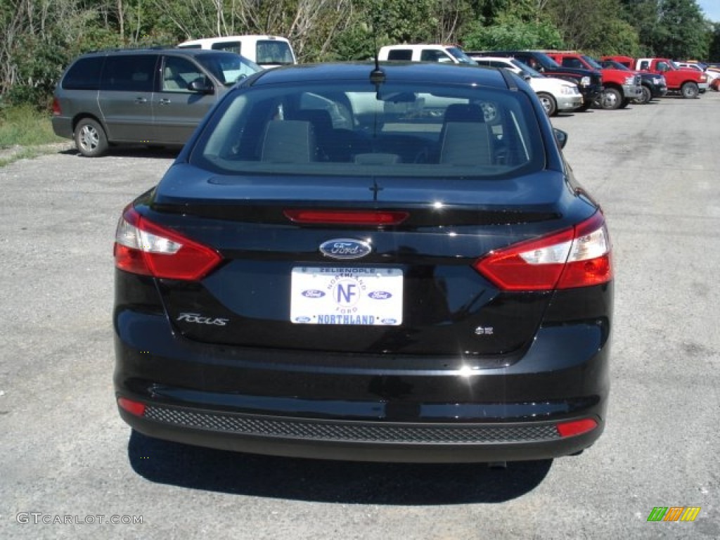 2013 Focus SE Hatchback - Tuxedo Black / Charcoal Black photo #7