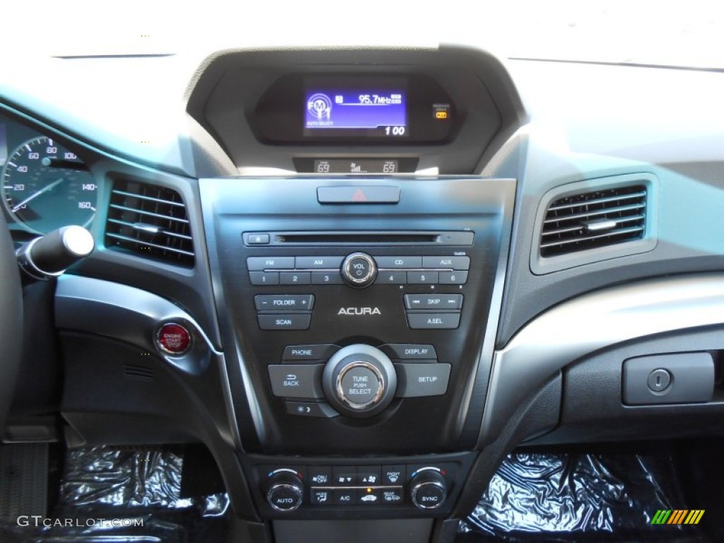 2013 Acura ILX 2.0L Controls Photo #70662490