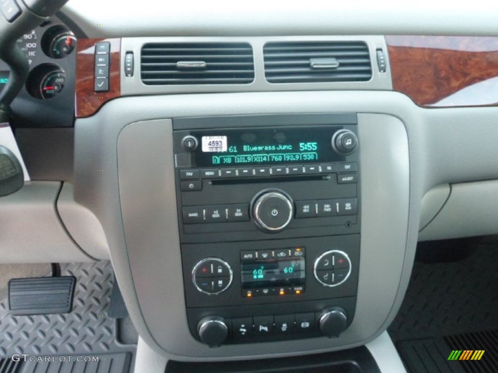 2013 GMC Sierra 2500HD SLT Crew Cab 4x4 Controls Photo #70667704