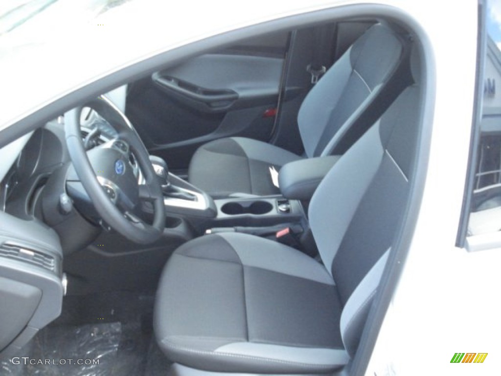 2012 Focus SE 5-Door - Oxford White / Charcoal Black photo #11