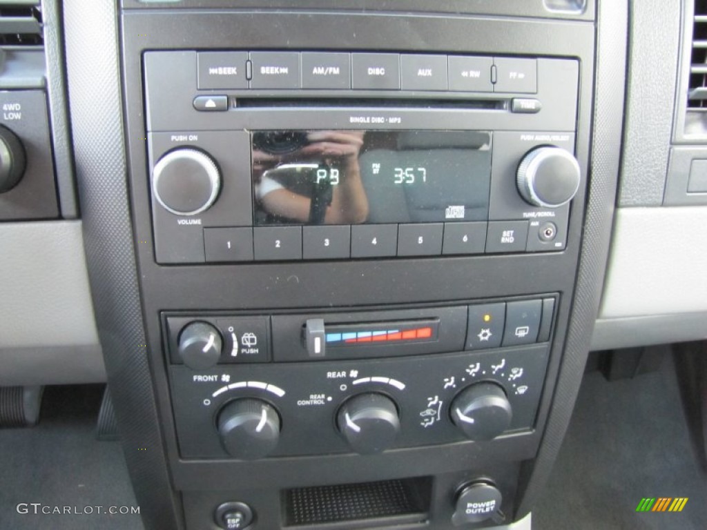 2009 Dodge Durango SE 4x4 Controls Photo #70682878