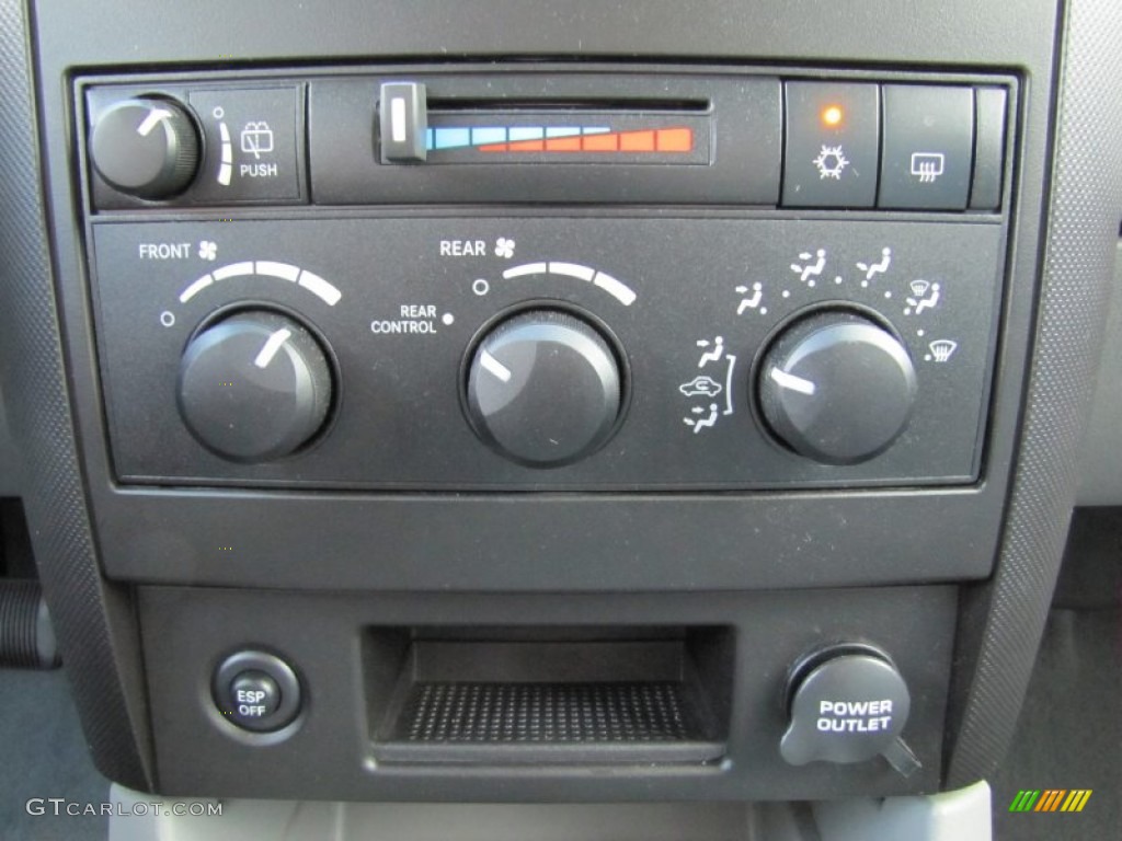 2009 Dodge Durango SE 4x4 Controls Photo #70682890