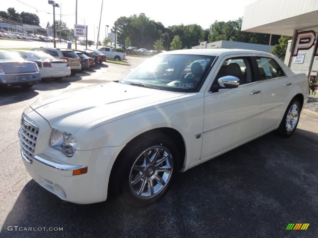 2005 300 C HEMI - Cool Vanilla / Dark Slate Gray/Light Graystone photo #2