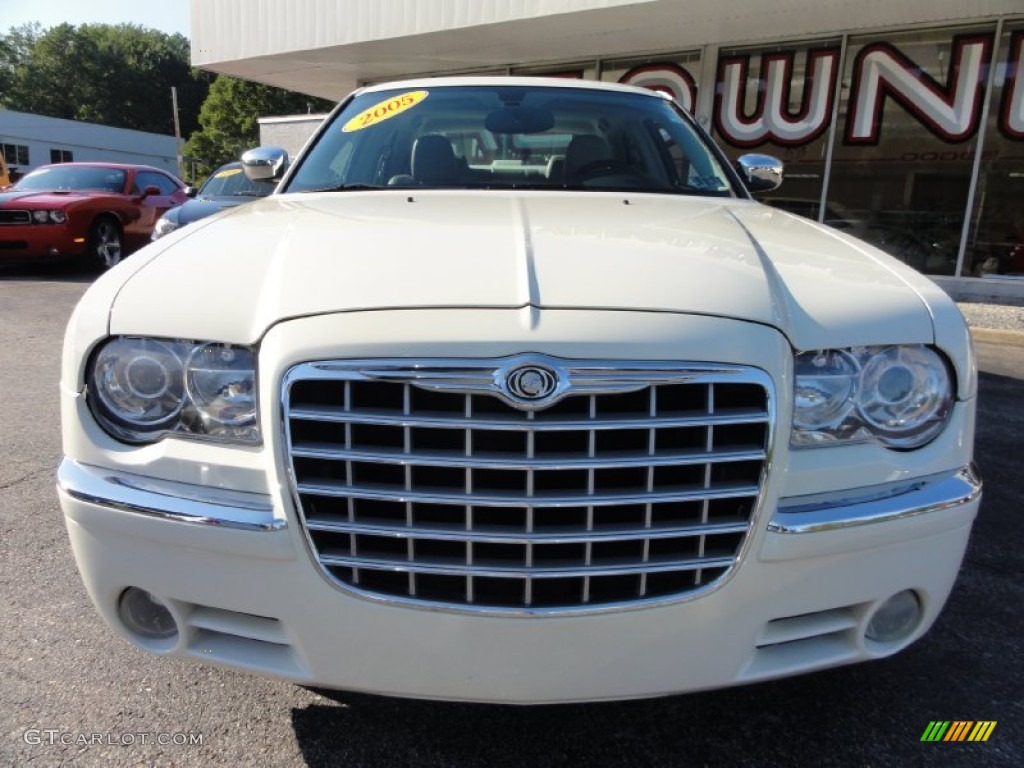 2005 300 C HEMI - Cool Vanilla / Dark Slate Gray/Light Graystone photo #3