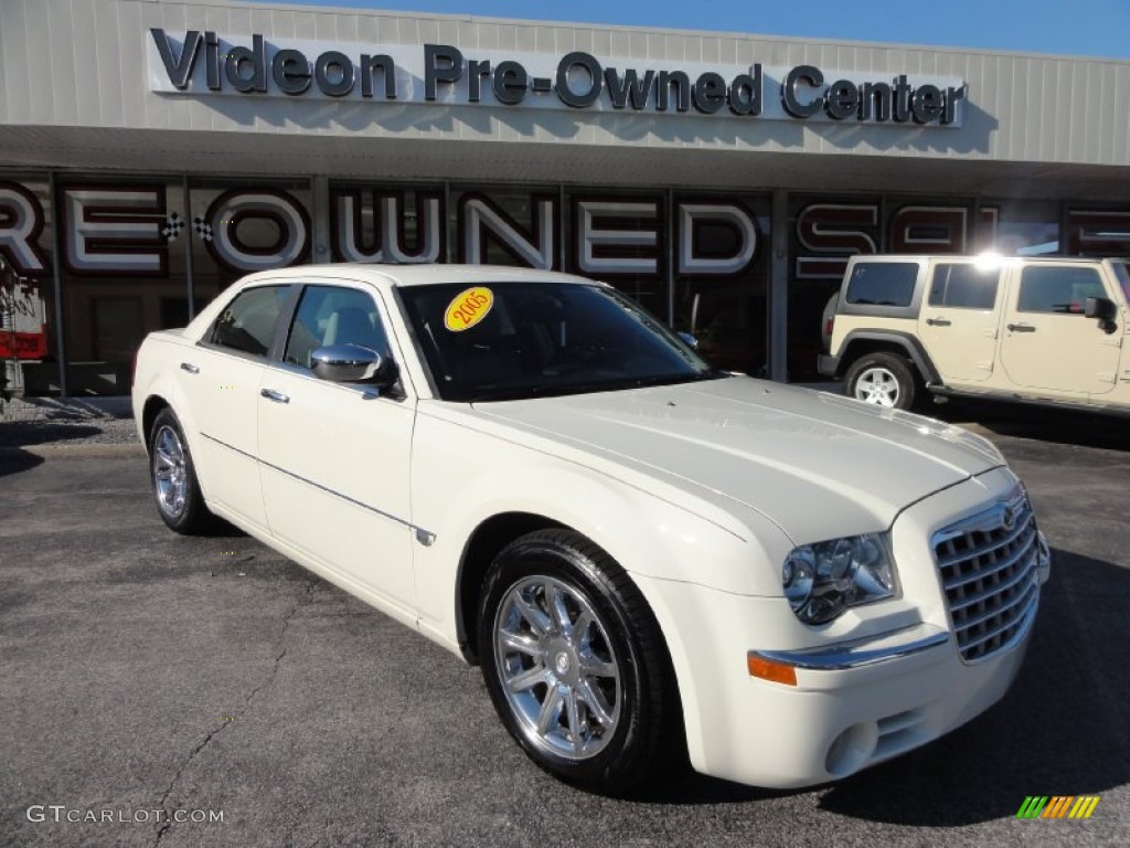 2005 300 C HEMI - Cool Vanilla / Dark Slate Gray/Light Graystone photo #4
