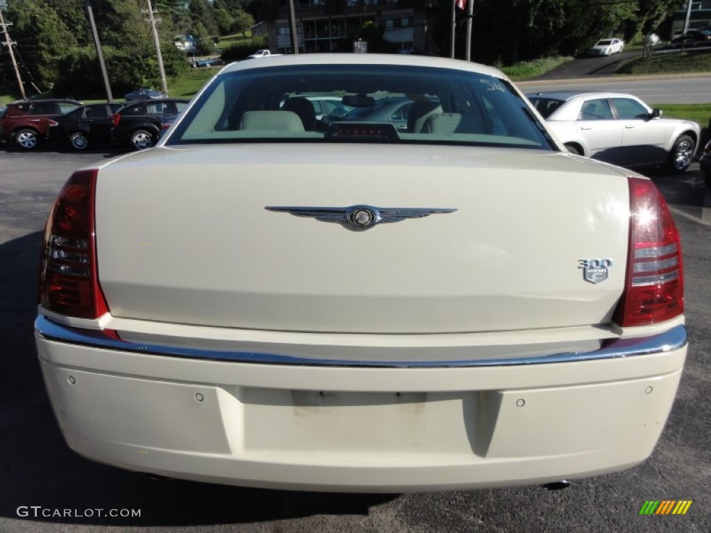 2005 300 C HEMI - Cool Vanilla / Dark Slate Gray/Light Graystone photo #7