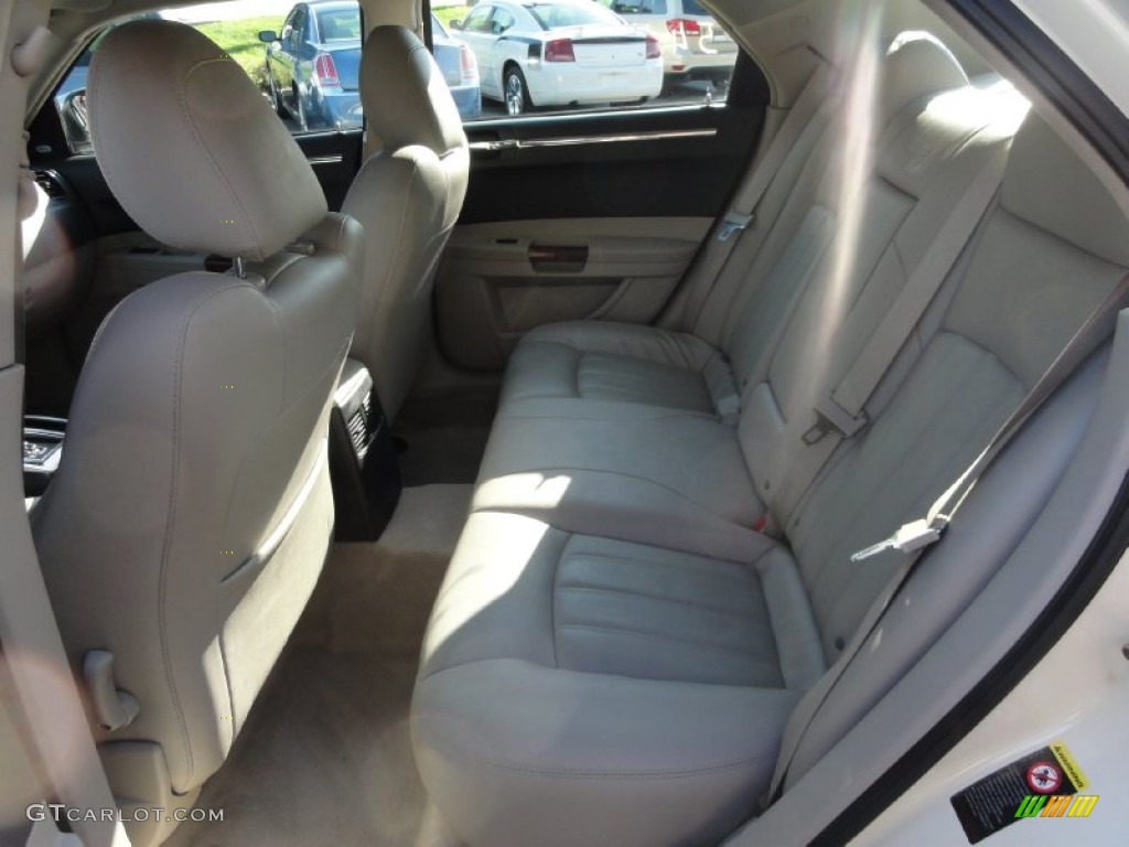2005 300 C HEMI - Cool Vanilla / Dark Slate Gray/Light Graystone photo #21