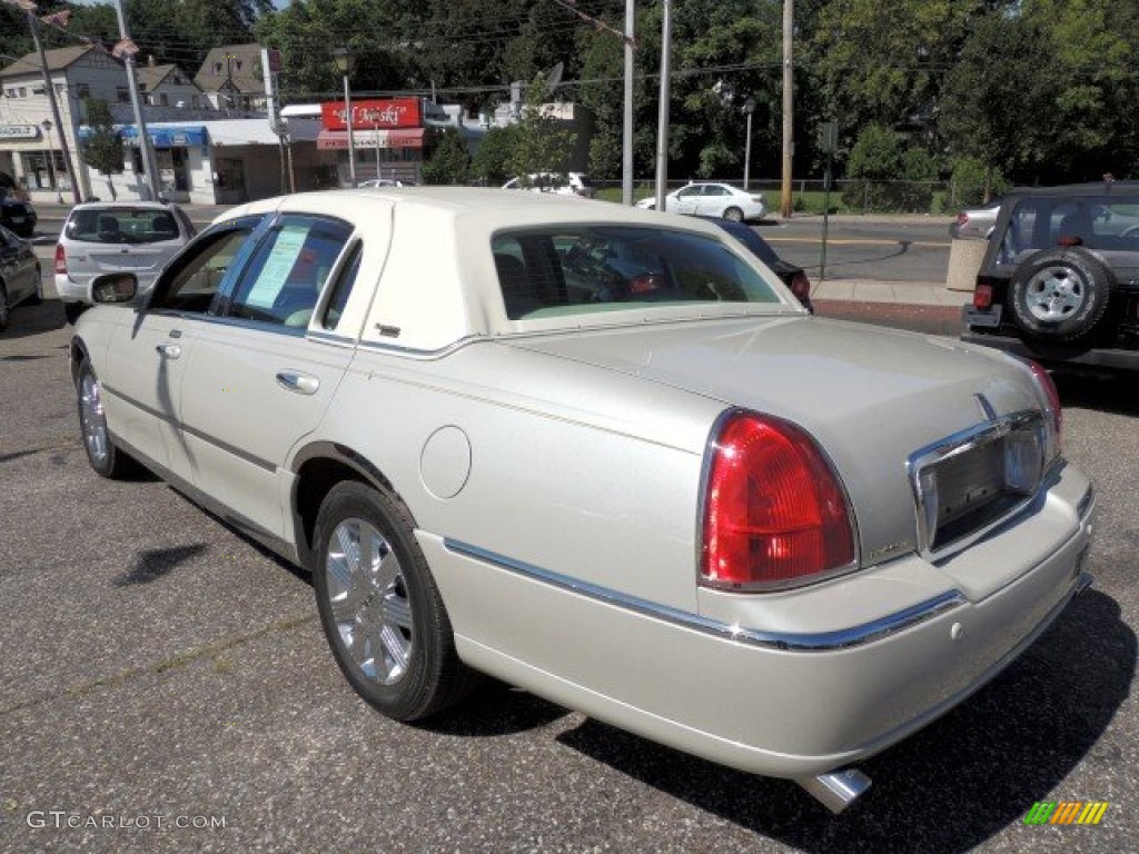Cashmere Tri-Coat 2005 Lincoln Town Car Signature Limited Exterior Photo #70689905