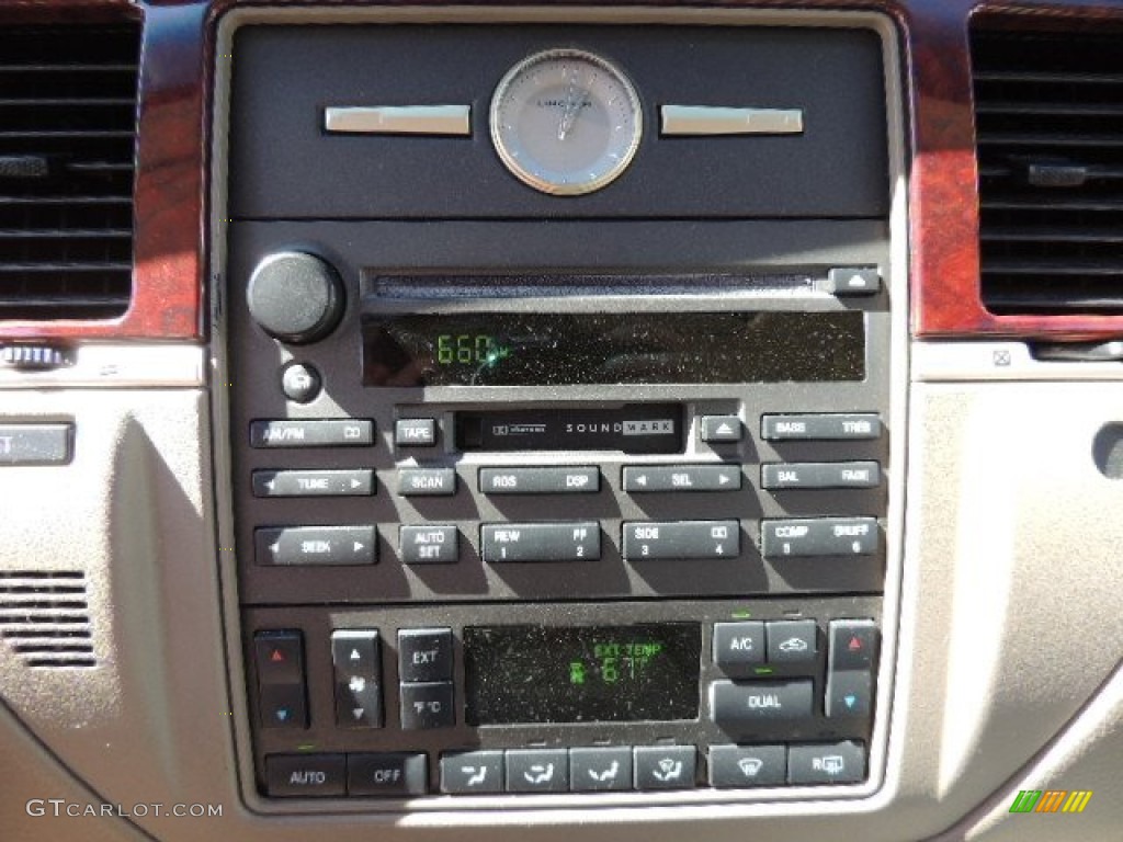 2005 Lincoln Town Car Signature Limited Controls Photo #70690013