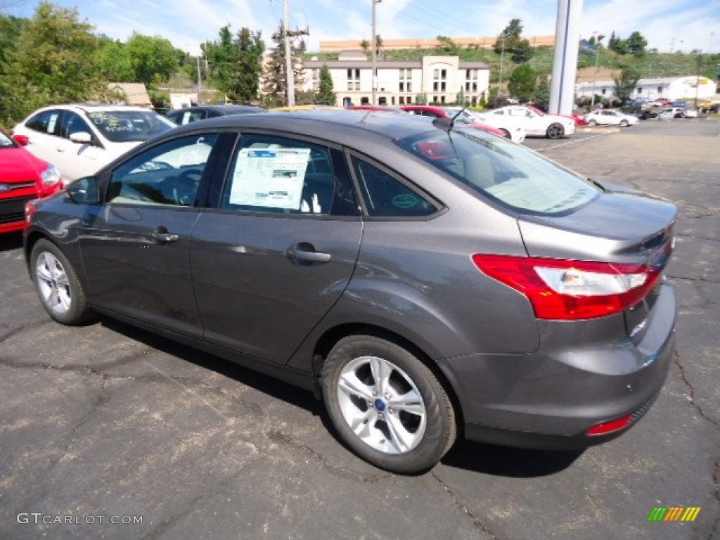 2013 Focus SE Sedan - Sterling Gray / Medium Light Stone photo #4
