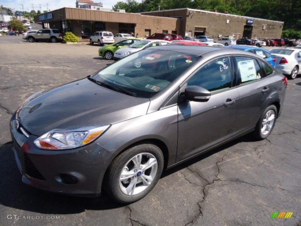 2013 Focus SE Sedan - Sterling Gray / Medium Light Stone photo #5