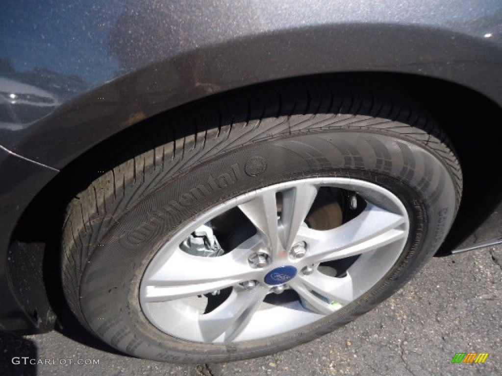 2013 Focus SE Sedan - Sterling Gray / Medium Light Stone photo #7
