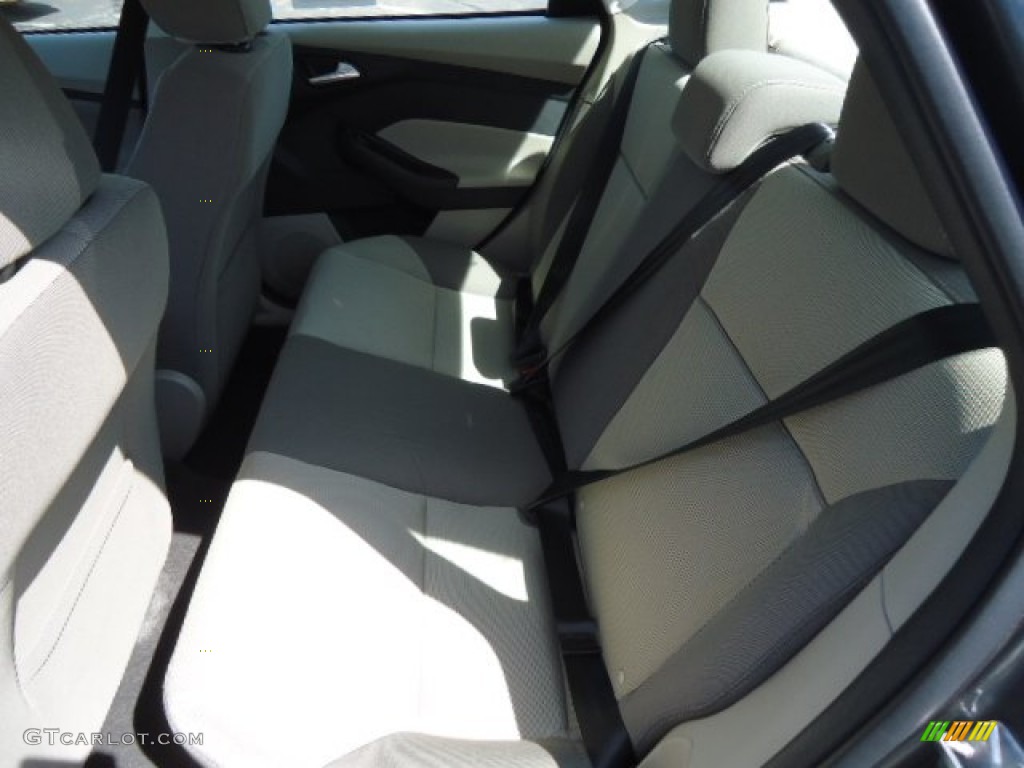 2013 Focus SE Sedan - Sterling Gray / Medium Light Stone photo #9