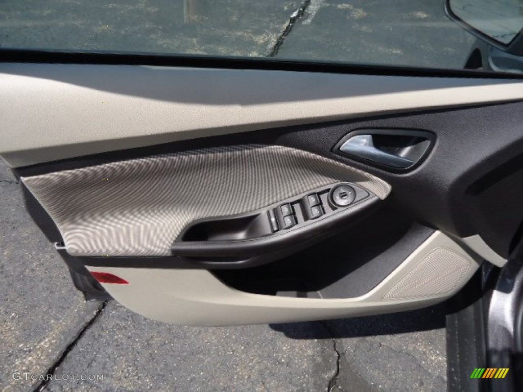 2013 Focus SE Sedan - Sterling Gray / Medium Light Stone photo #11