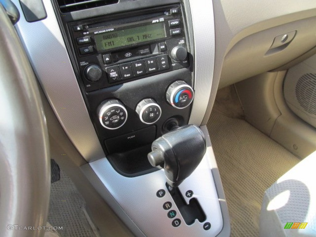 2007 Hyundai Tucson SE 4WD Controls Photo #70692485