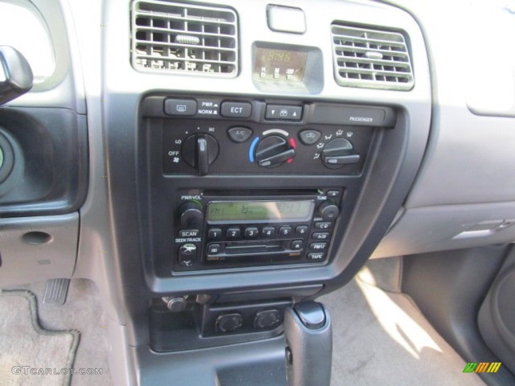 2002 Toyota 4Runner SR5 4x4 Controls Photo #70694084