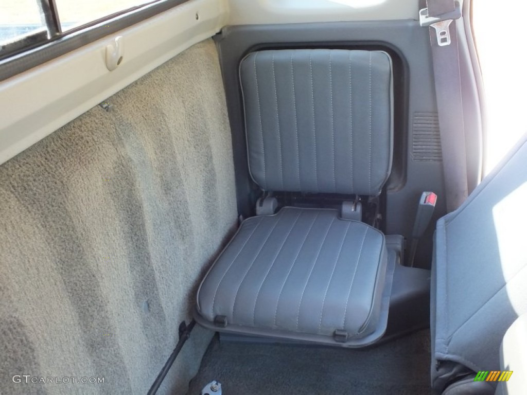 2001 Nissan Frontier XE King Cab Rear Seat Photos