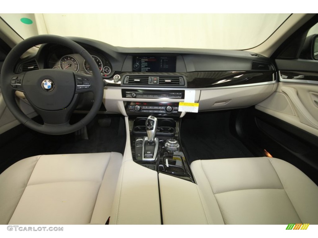 2013 BMW 5 Series 528i Sedan Oyster/Black Dashboard Photo #70695107