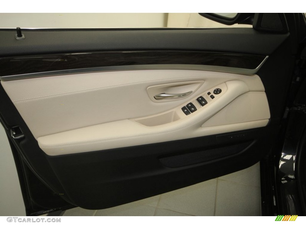2013 BMW 5 Series 528i Sedan Oyster/Black Door Panel Photo #70695182