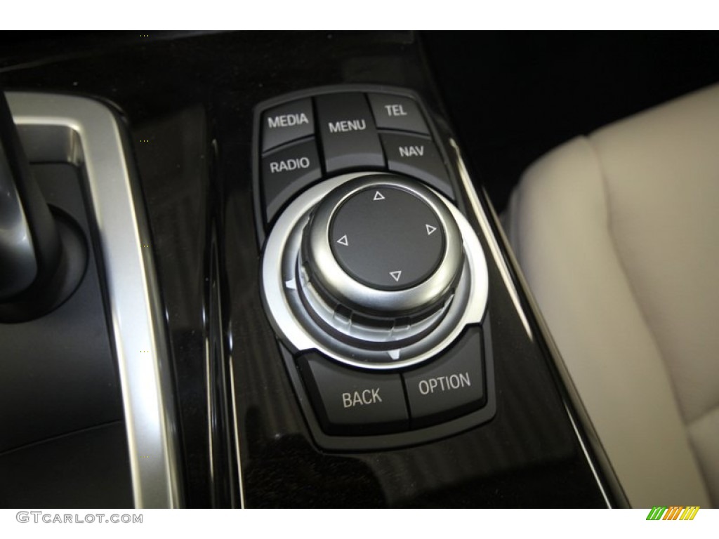 2013 BMW 5 Series 528i Sedan Controls Photo #70695245