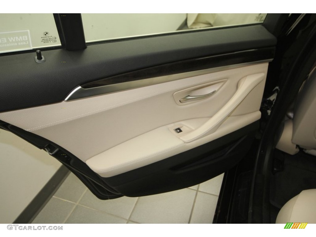 2013 BMW 5 Series 528i Sedan Oyster/Black Door Panel Photo #70695299