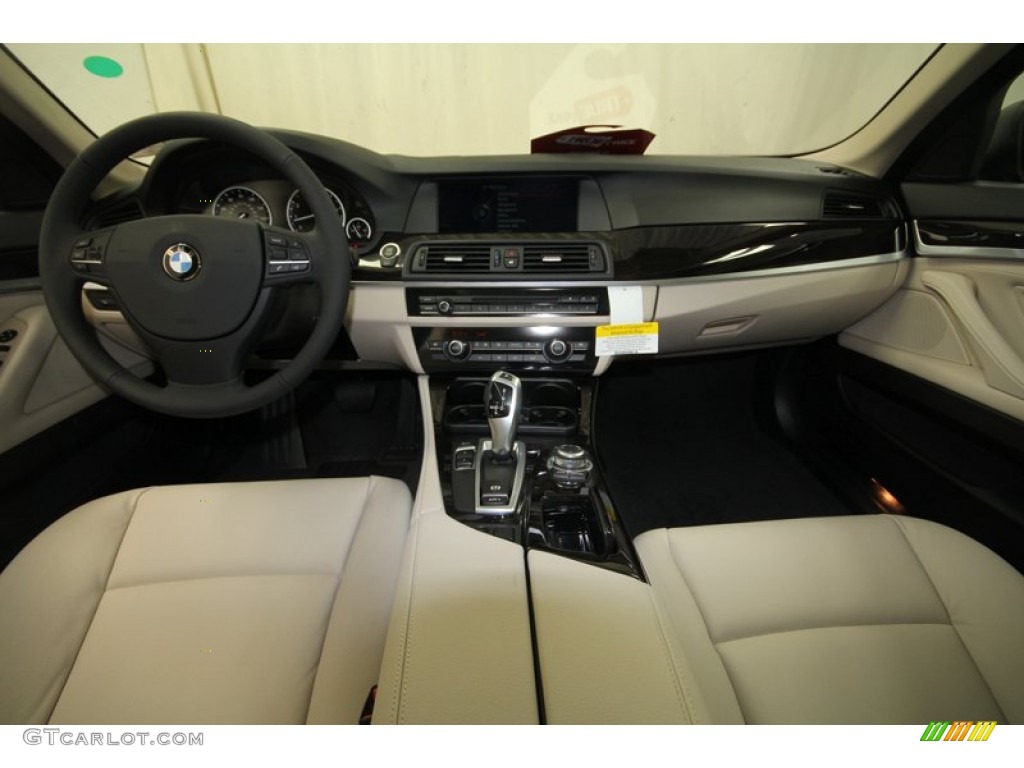 2013 BMW 5 Series 528i Sedan Oyster/Black Dashboard Photo #70695356