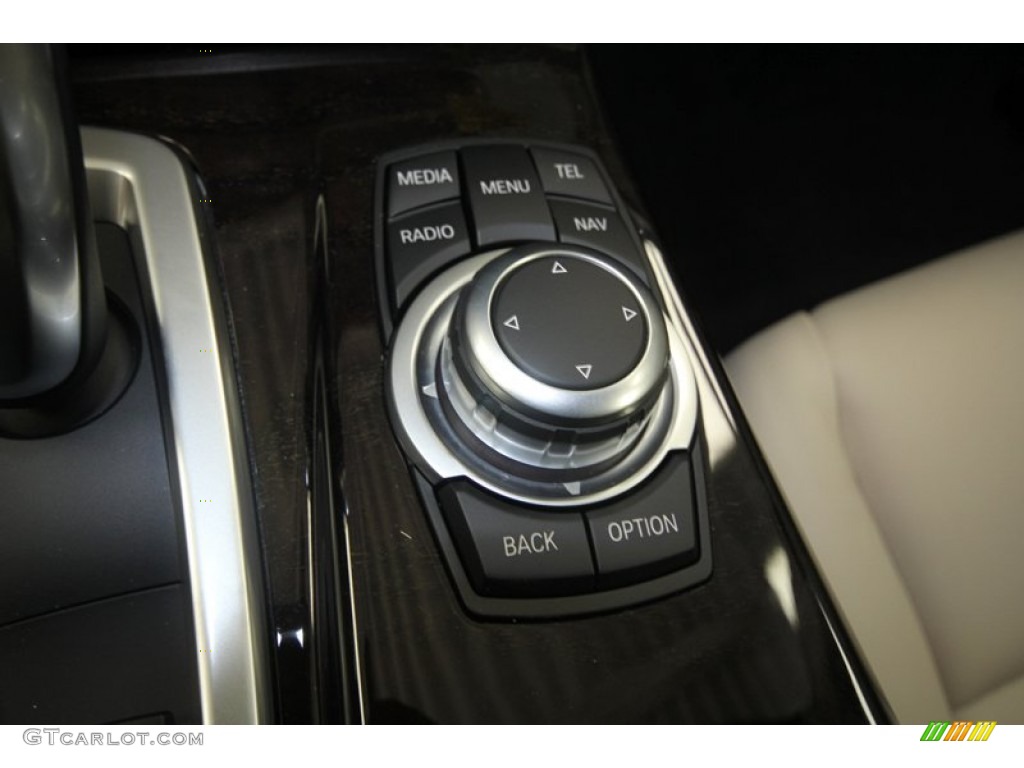 2013 BMW 5 Series 528i Sedan Controls Photo #70695485
