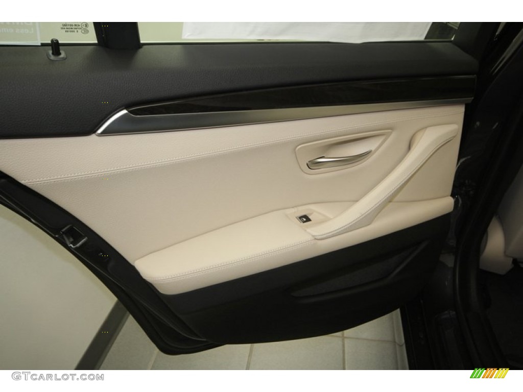 2013 BMW 5 Series 528i Sedan Oyster/Black Door Panel Photo #70695534