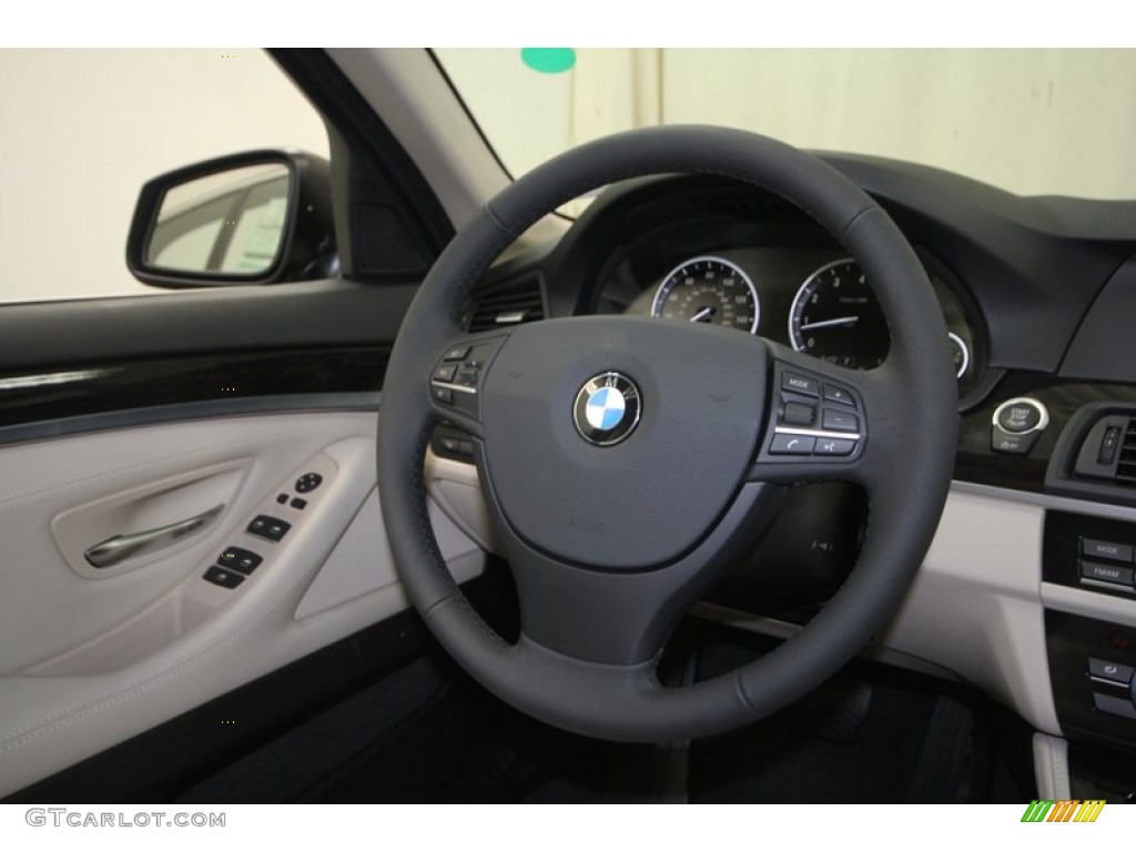 2013 BMW 5 Series 528i Sedan Oyster/Black Steering Wheel Photo #70695542