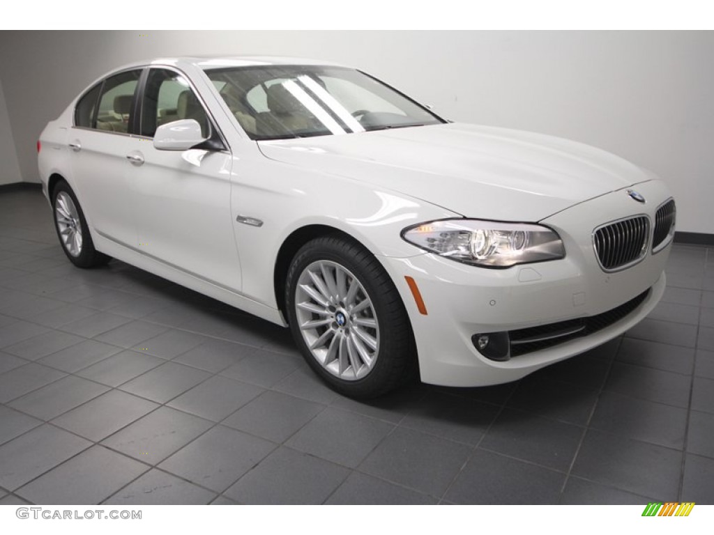 2013 5 Series 535i Sedan - Alpine White / Venetian Beige photo #1
