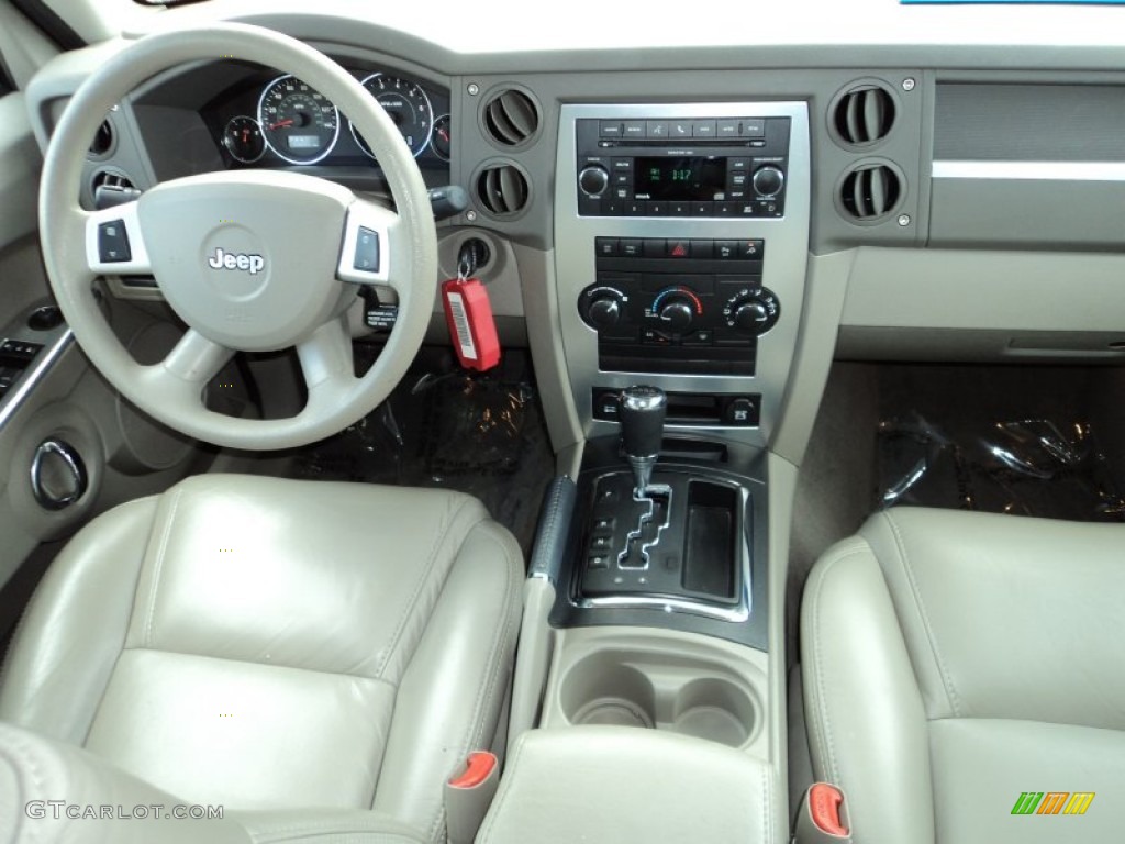 2010 Jeep Commander Sport Dashboard Photos