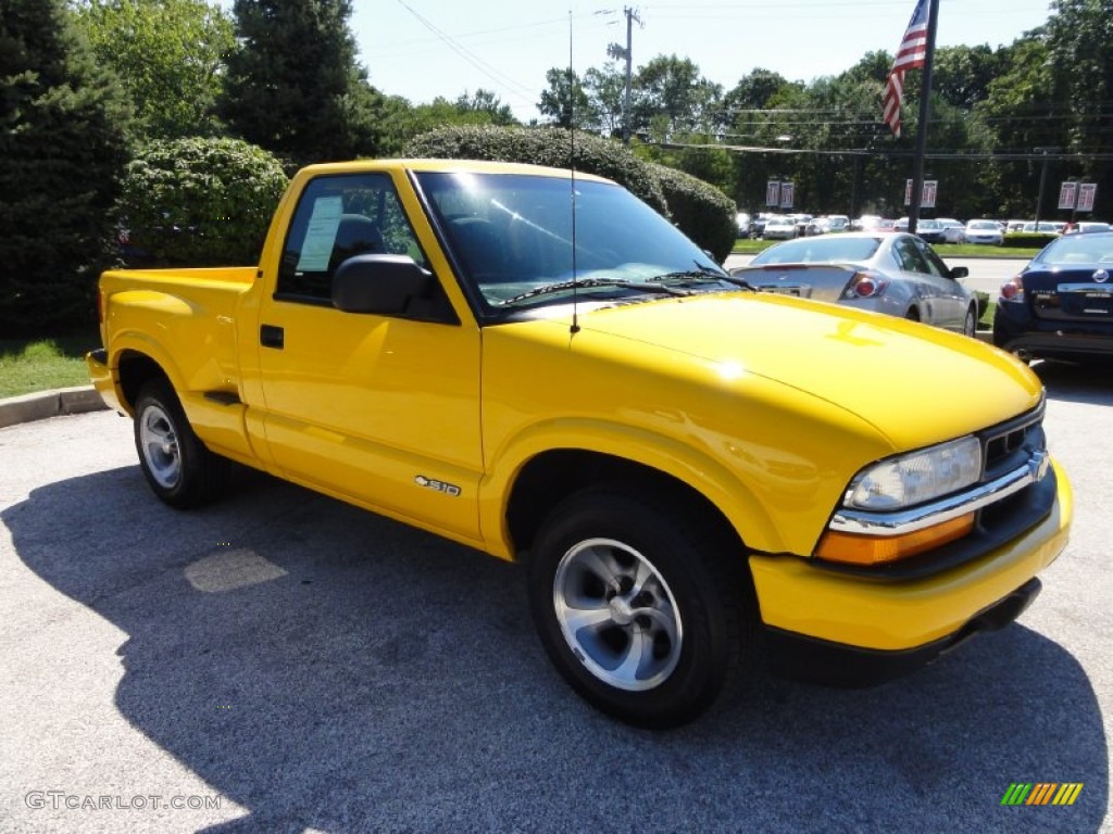 2003 S10 LS Regular Cab - Yellow / Graphite photo #4