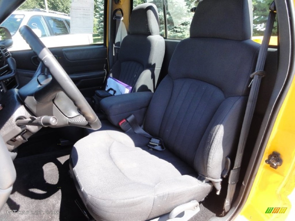 2003 S10 LS Regular Cab - Yellow / Graphite photo #13