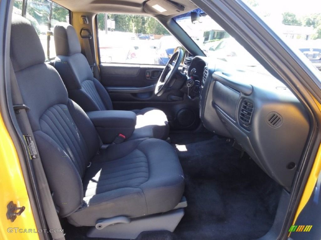 2003 S10 LS Regular Cab - Yellow / Graphite photo #14
