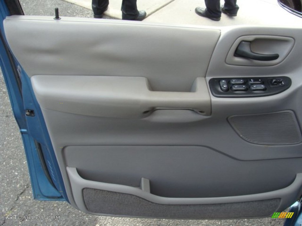 2003 Windstar LX - Light Sapphire Blue Metallic / Medium Graphite photo #6