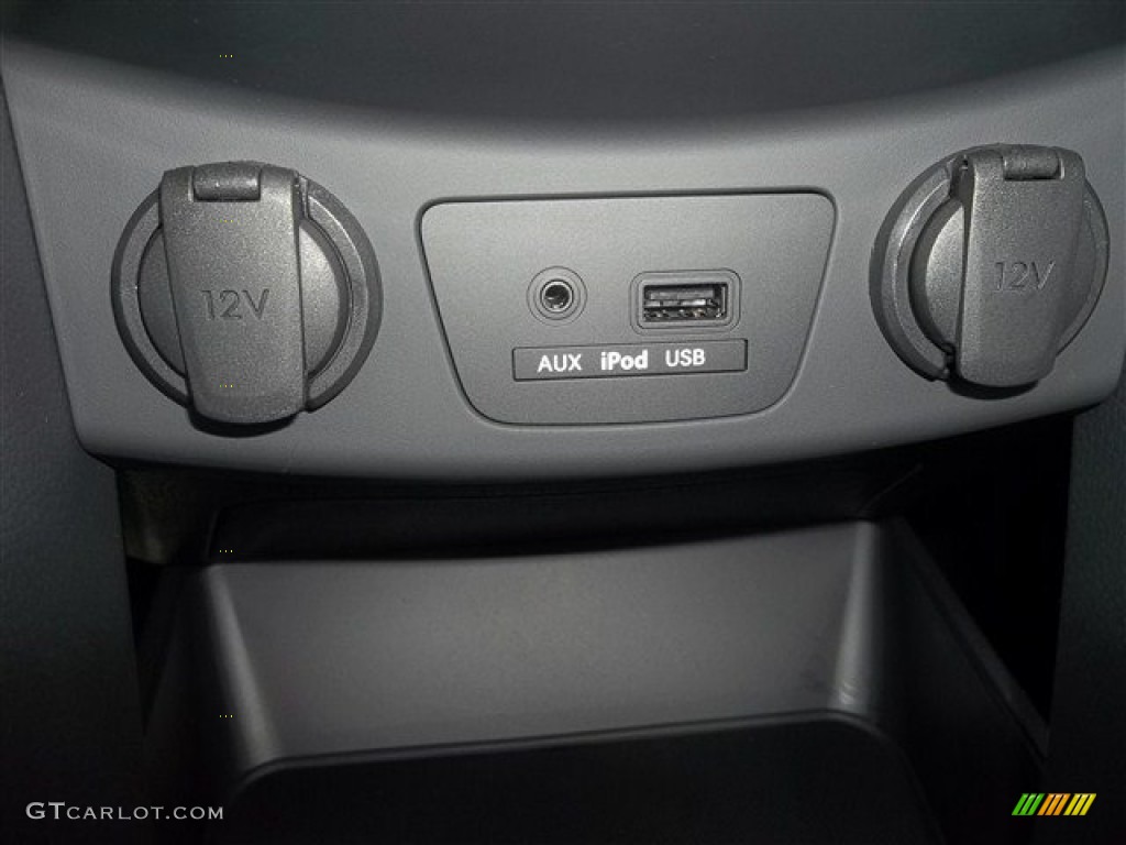 2013 Hyundai Elantra GT Controls Photo #70707110