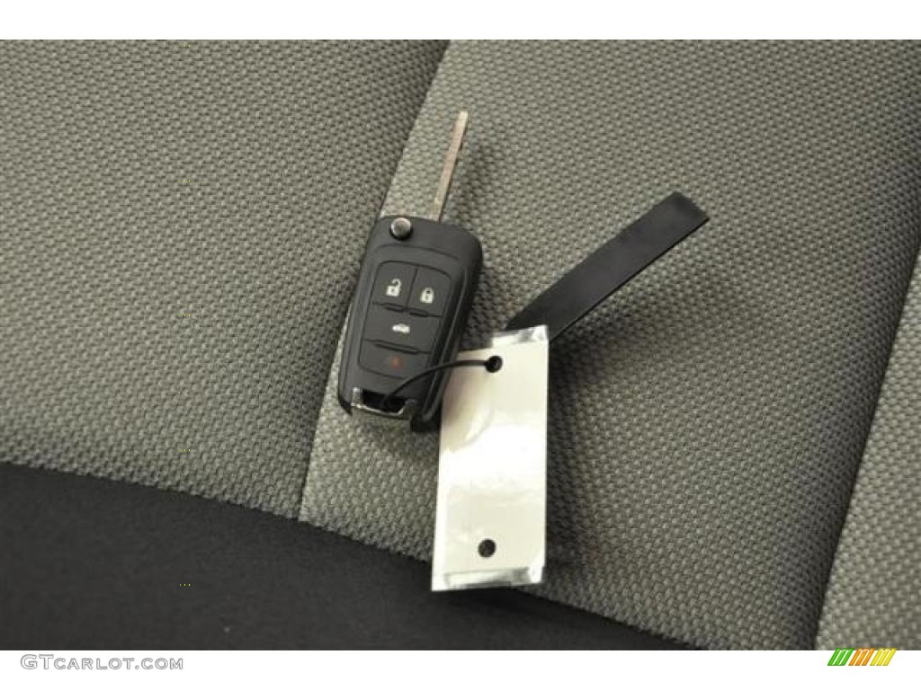 2013 Chevrolet Cruze LS Keys Photos