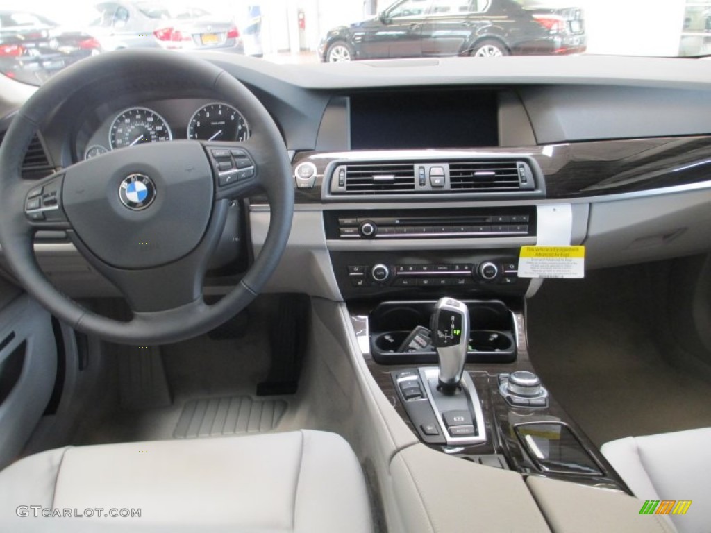 2013 BMW 5 Series 528i xDrive Sedan Everest Gray Dashboard Photo #70713527