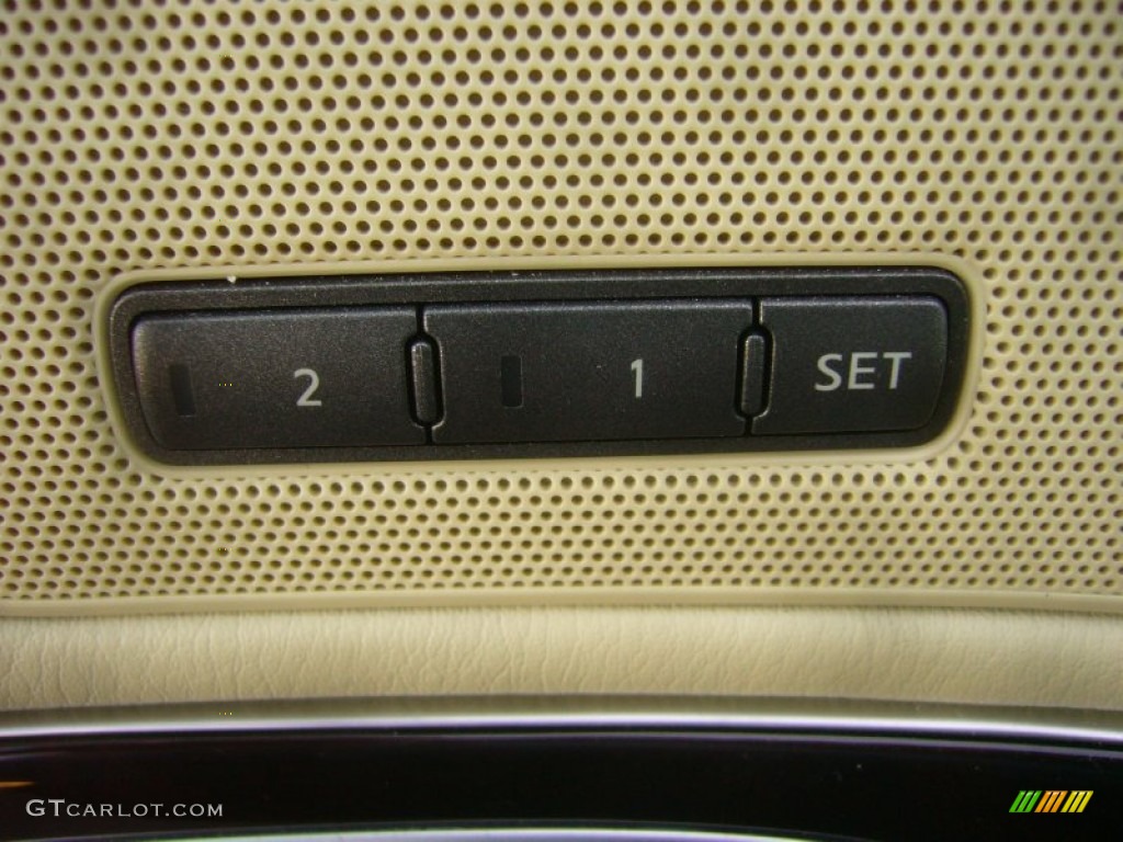 2012 Infiniti M Hybrid Sedan Controls Photo #70717274