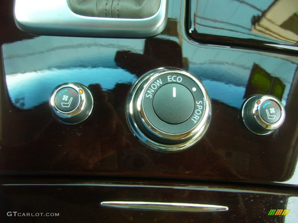 2012 Infiniti M Hybrid Sedan Controls Photo #70717310