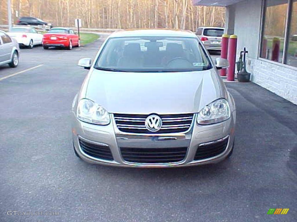 2005 Jetta 2.5 Sedan - Wheat Beige Metallic / Pure Beige photo #3