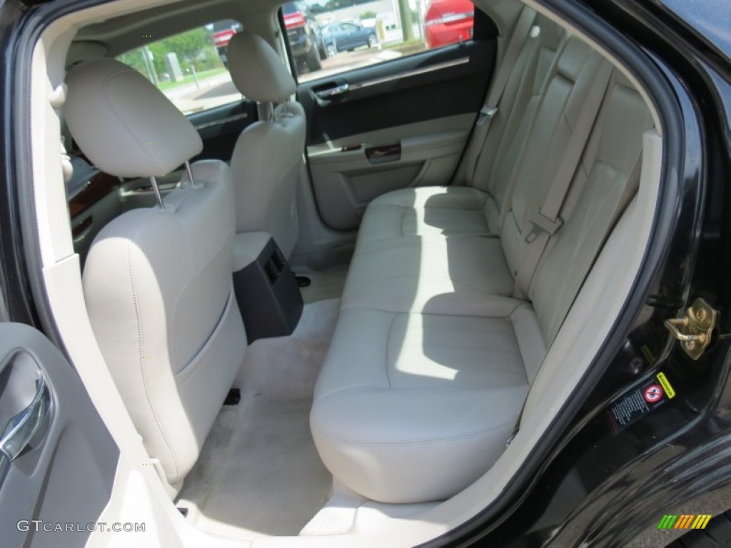 2005 300 C HEMI - Brilliant Black Crystal Pearl / Dark Slate Gray/Light Graystone photo #10