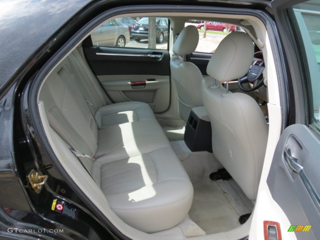 2005 300 C HEMI - Brilliant Black Crystal Pearl / Dark Slate Gray/Light Graystone photo #11