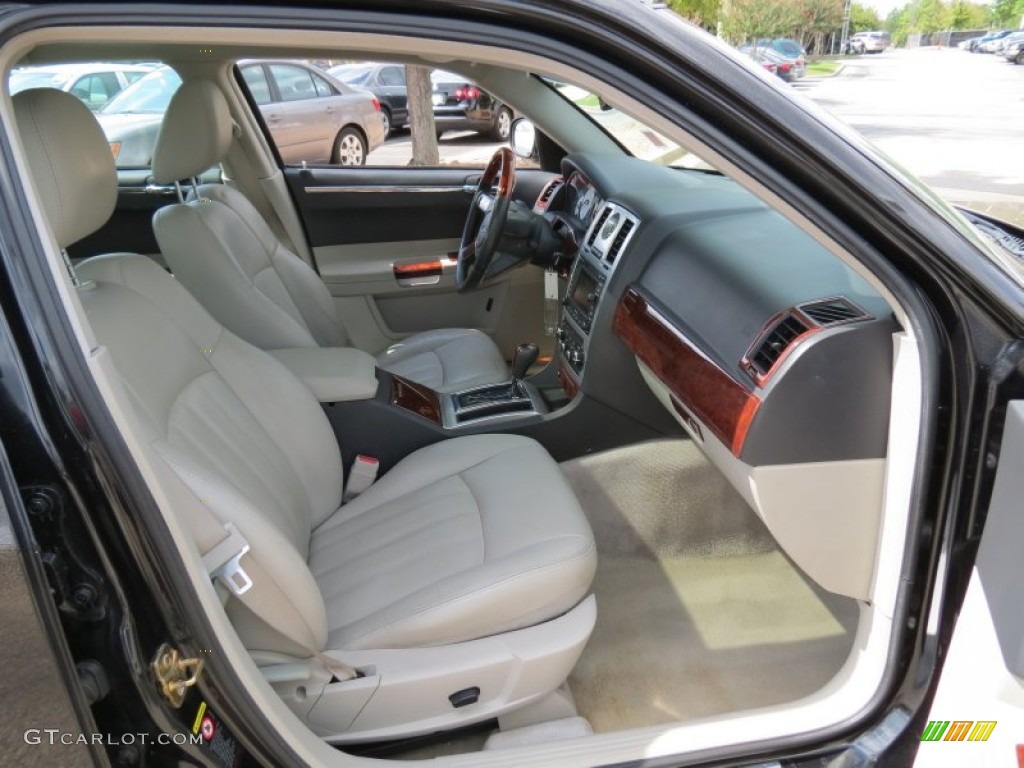 2005 300 C HEMI - Brilliant Black Crystal Pearl / Dark Slate Gray/Light Graystone photo #12