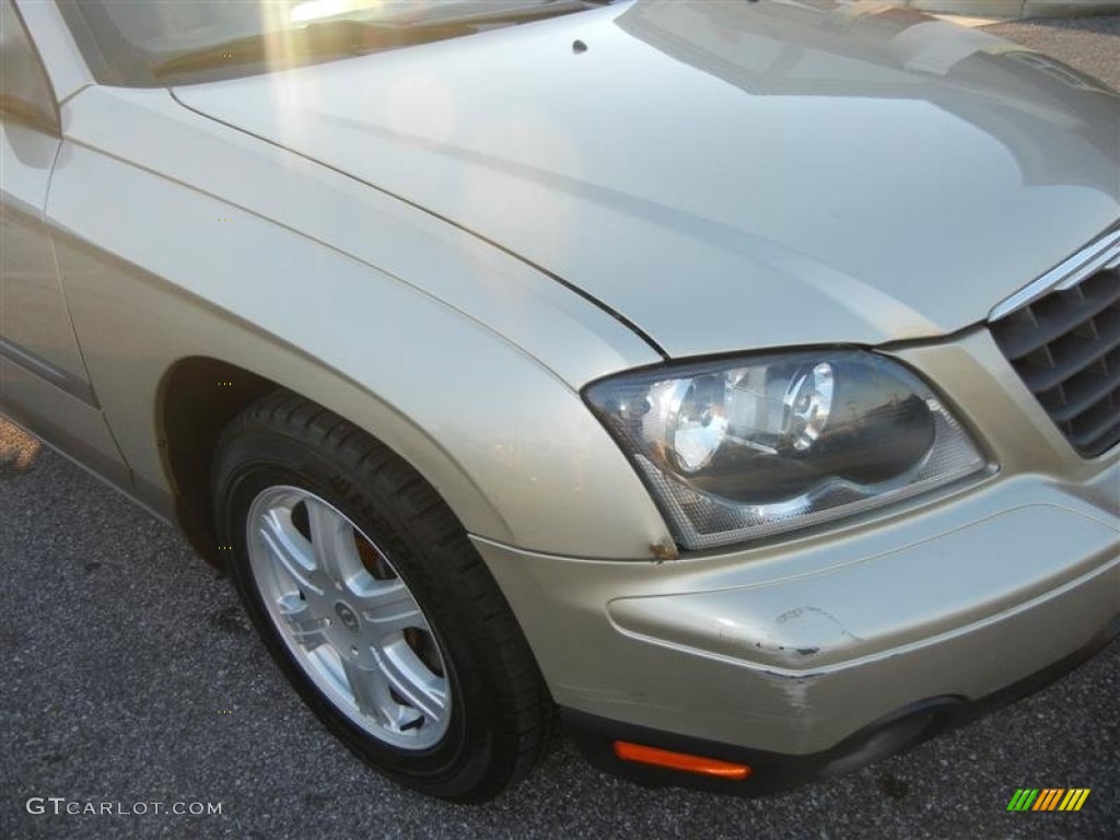 2005 Pacifica AWD - Linen Gold Metallic Pearl / Light Taupe photo #16