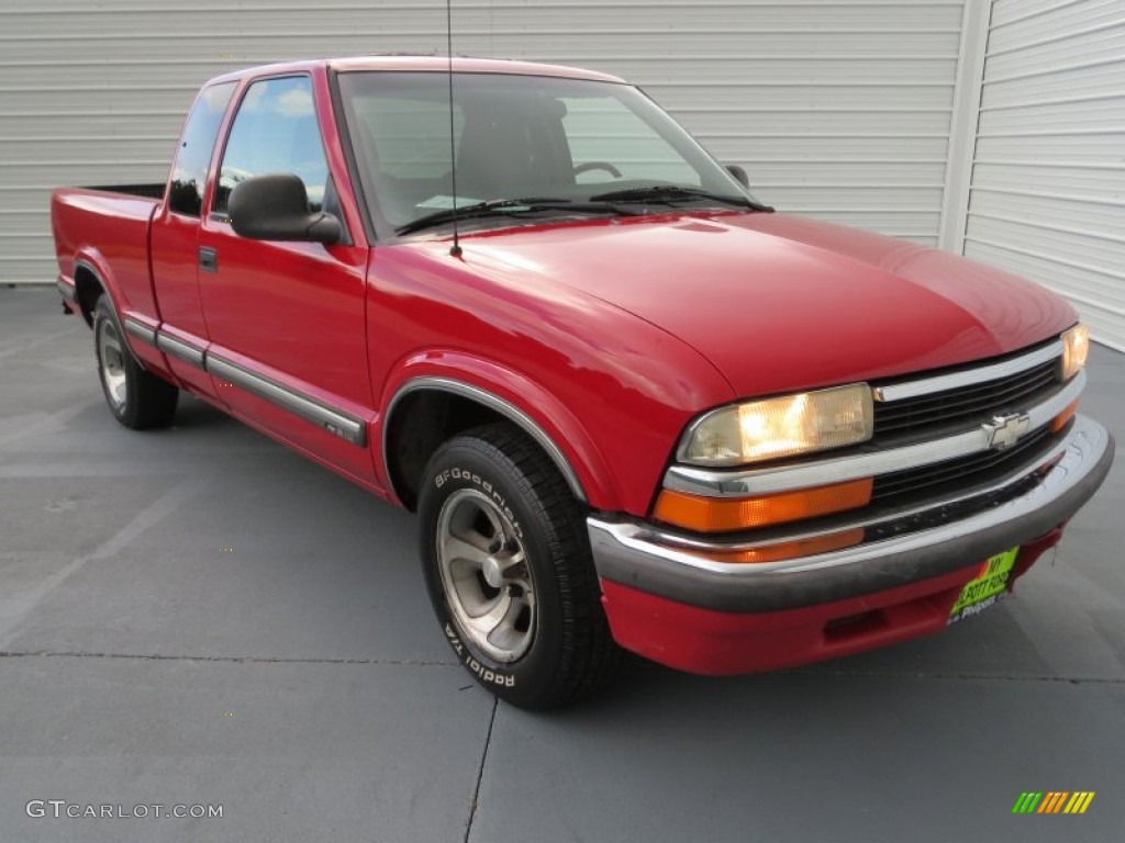 Bright Red 1998 Chevrolet S10 LS Extended Cab Exterior Photo #70725914